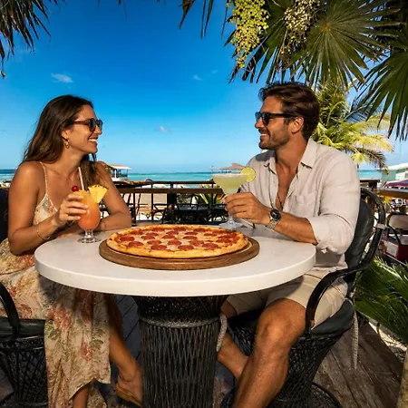 Sandbar Beachfront Hotel & Hostel Restaurant-3
